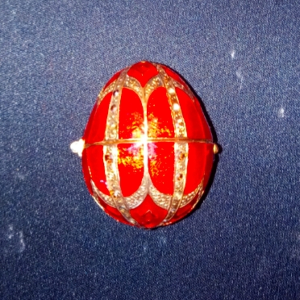 Vintage Egg Pill Holder